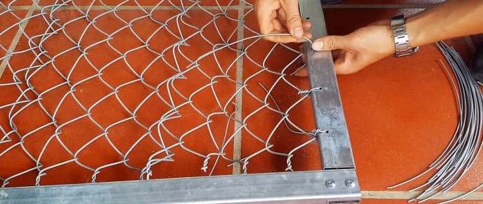 How to make a fence section from chain-link mesh without welding