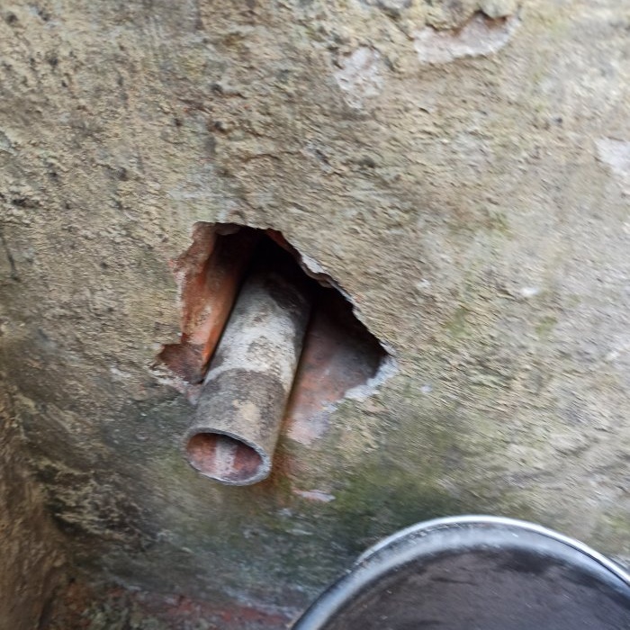 A quick and cheap way to lay a pipe under the foundation Personal experience