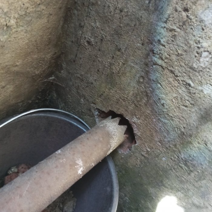 A quick and cheap way to lay a pipe under the foundation Personal experience