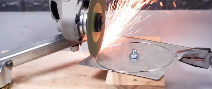 A grinder attachment for cutting metal discs of any diameter