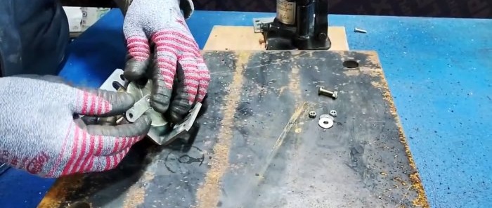 How to make a drive for pumping a hydraulic jack from a screwdriver