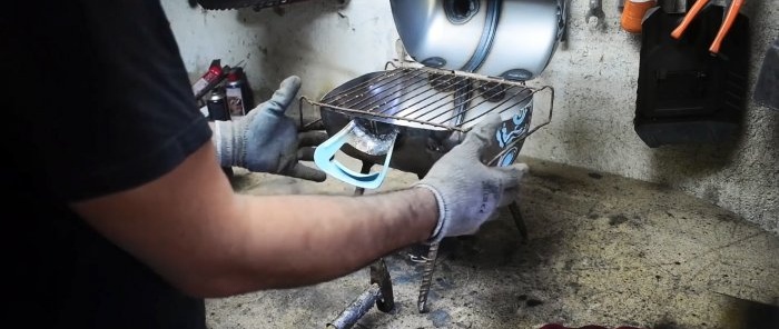 Mini grill made from a freon cylinder