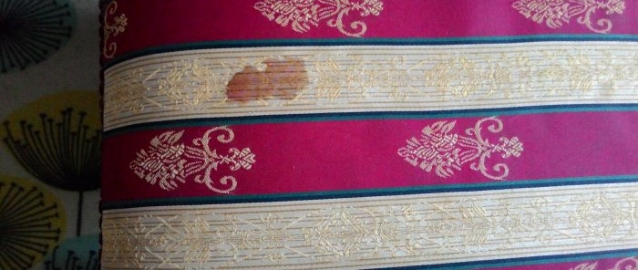 How to Remove Red Wine Stains on Upholstered Furniture