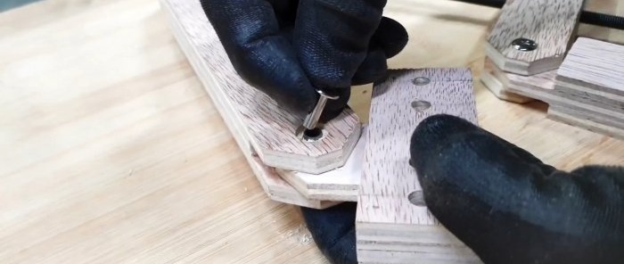 How to make a clamp for quick assembly of baguette frames driven by a screwdriver