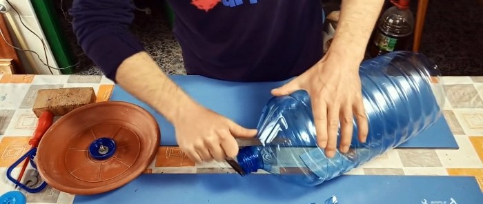 How to make a simple chicken feeder from a PET bottle