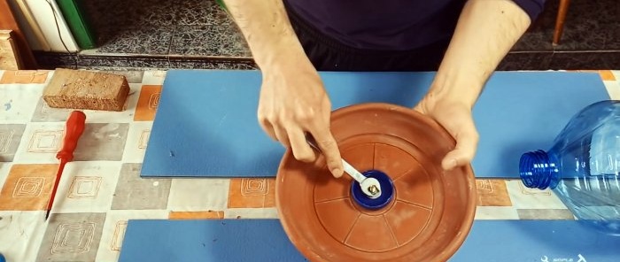 How to make a simple chicken feeder from a PET bottle