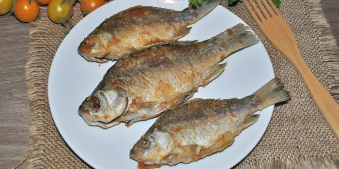 How to simply and deliciously fry crucian carp