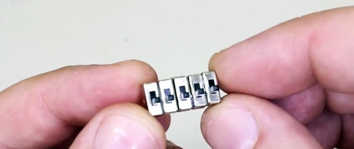 How to make a flash drive with a combination lock