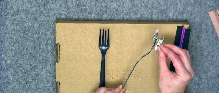 How to wind a zipper slider using a fork without any hassle