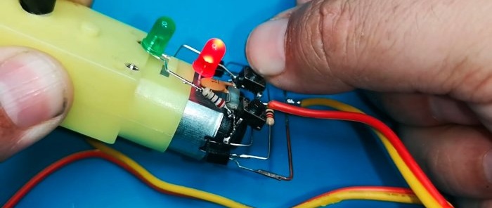 Scheme of reversible control of an electric motor with two clock buttons