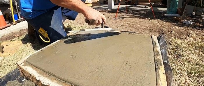 How to make concrete paving slabs for the garden with the appearance of paving stones