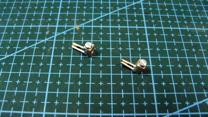 A useful attachment to a multimeter for measuring low-resistance resistors