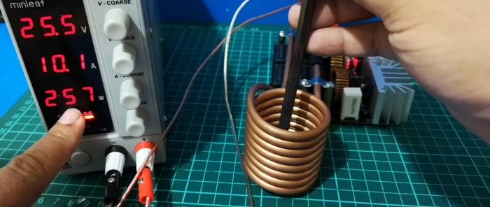 An induction heater from AliExpress heats up pliers in a couple of minutes