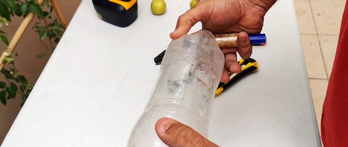 How to make a simple fruit picker from high branches from a PET bottle