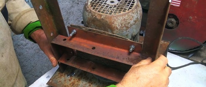 How to make a reliable wood chipper from junk