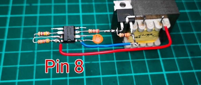 Simple 220V inverter circuit for transformers with two terminals