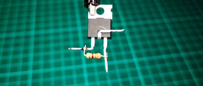 Simple 220V inverter circuit for transformers with two terminals