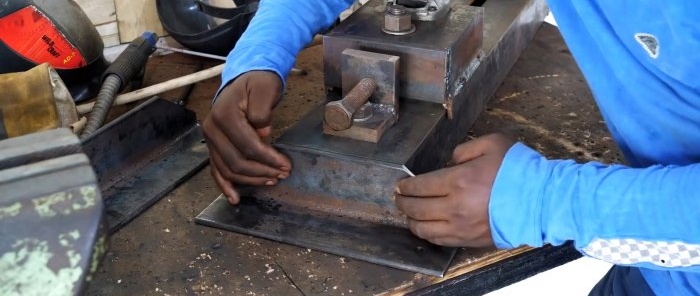 Comment fabriquer un tour à bois à partir d'une meuleuse d'angle