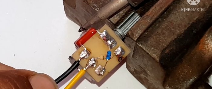 How to make a simple regulator for a 220 V transformer