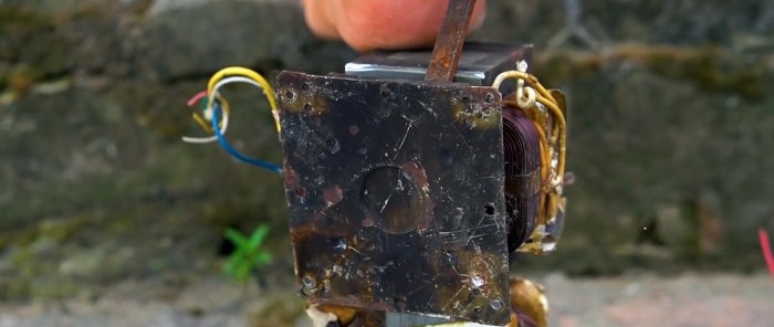 How to make a 220V mini hydroelectric power station on a stream from trash