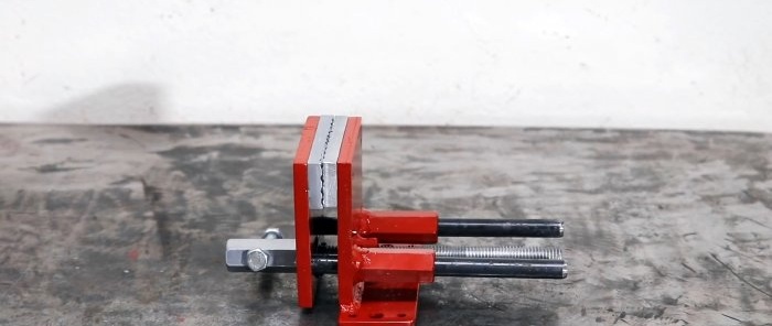 A simple vice design that is easy to repeat with your own hands