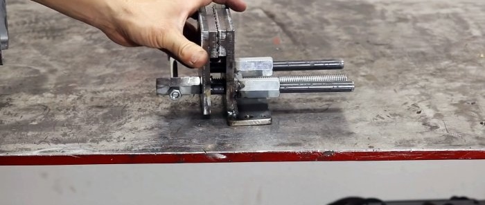 A simple vice design that is easy to repeat with your own hands