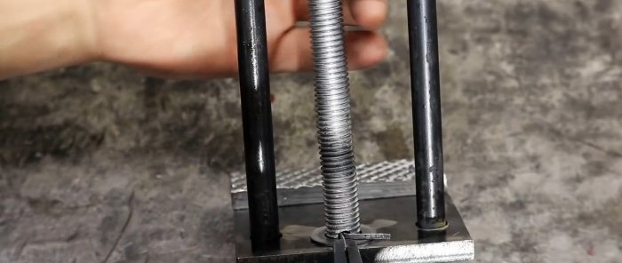 A simple vice design that is easy to repeat with your own hands