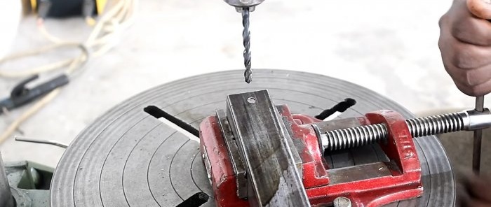 Drill-based push drilling machine for home workshop