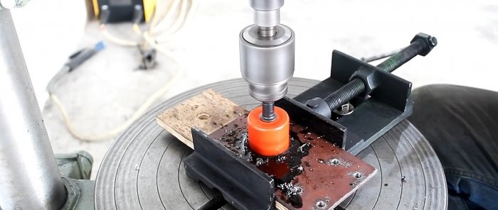 Drill-based push drilling machine for home workshop