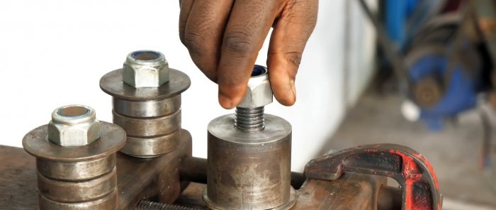 Homemade machine for bending metal strips of simple design