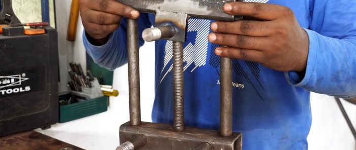 Homemade machine for bending metal strips of simple design