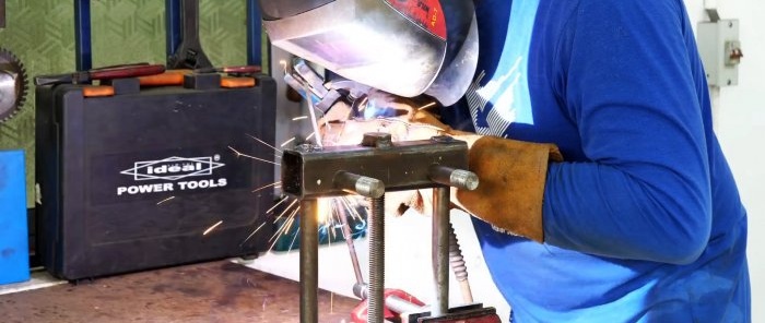 Homemade machine for bending metal strips of simple design