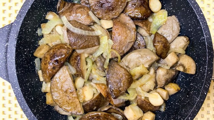 How to deliciously fry porcini mushrooms in a frying pan