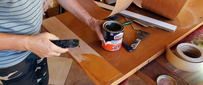 How to repair chips and delaminations at the bottom of a wooden door