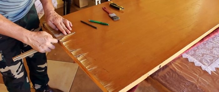 How to repair chips and delaminations at the bottom of a wooden door