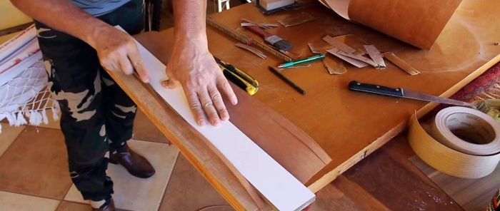 How to repair chips and delaminations at the bottom of a wooden door