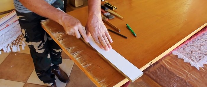 How to repair chips and delaminations at the bottom of a wooden door