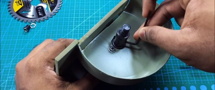 Do-it-yourself hand-held circular saw for wood from PVC pipes