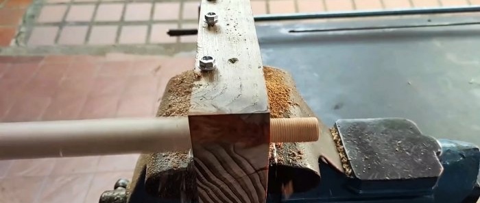 Comment fabriquer des bâtons ronds avec du matériel de bricolage simple