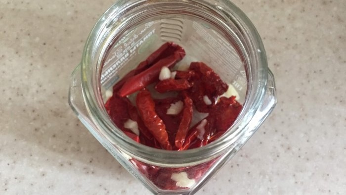 How to cook sun-dried tomatoes without a dryer and preserve all their benefits