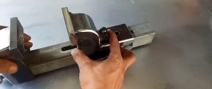 Homemade Ultra-Fast Clamping Vise with Unique Sliding Mechanism