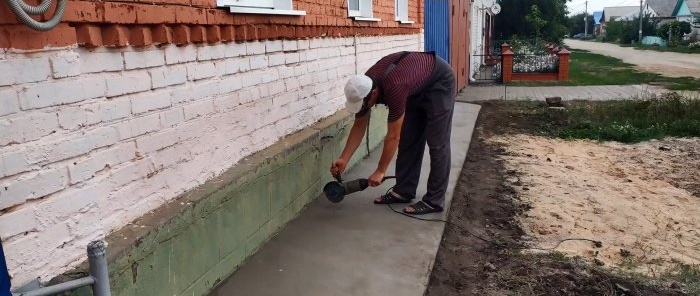 How to simply and reliably repair an old house blind area