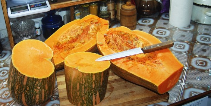 Two delicious desserts made from the same pumpkin, marmalade and candied fruits