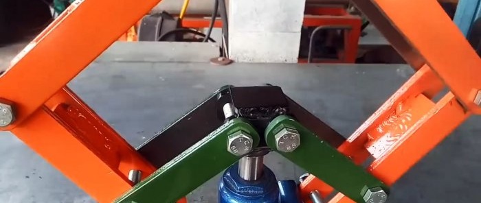 Homemade attachment for doubling the lifting height of a hydraulic jack