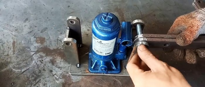 Homemade attachment for doubling the lifting height of a hydraulic jack