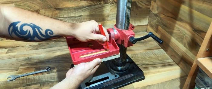 How to make a turning attachment for a drilling machine from an angle grinder gearbox