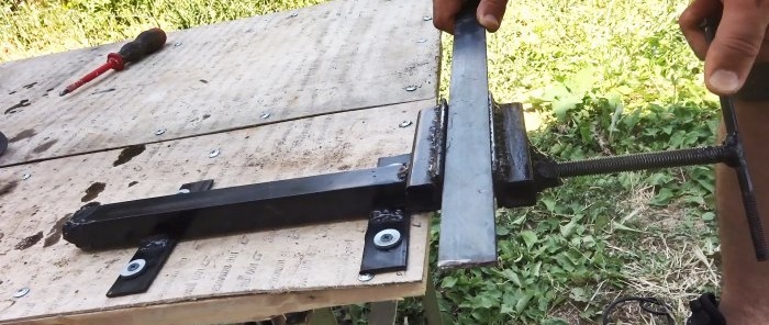 How to make a simple vice from scrap metal