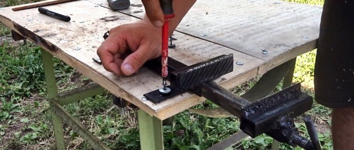 How to make a simple vice from scrap metal