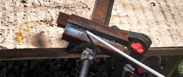 How to make a simple vice from scrap metal