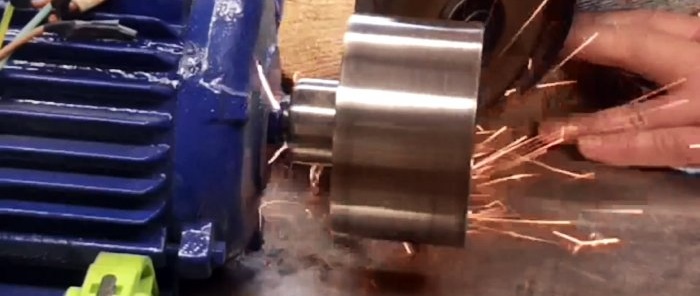 How to make a pulley for a grinder without a lathe from a piece of pipe